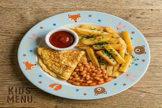 Plain Omelette, Beans & Chips