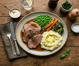 Roast Lamb with Mash & 3 Veg