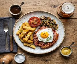 Gammon with Egg, Chips, Mushroom, Tomatoes